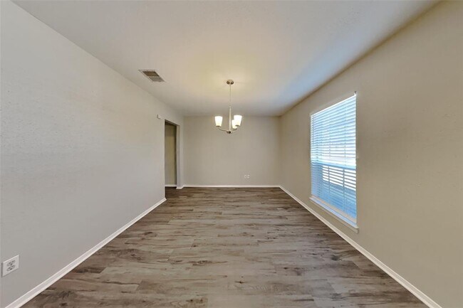 Foto del edificio - 3419 Shadowcrest Ln