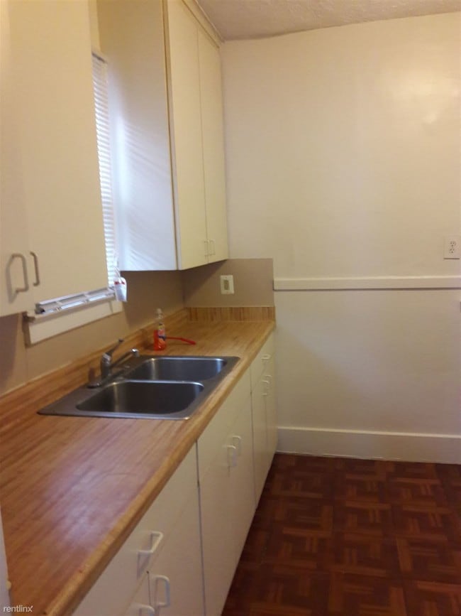 Building Photo - 8155 Greenlawn St