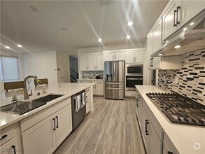 Building Photo - 6516 Twin Brks Ave