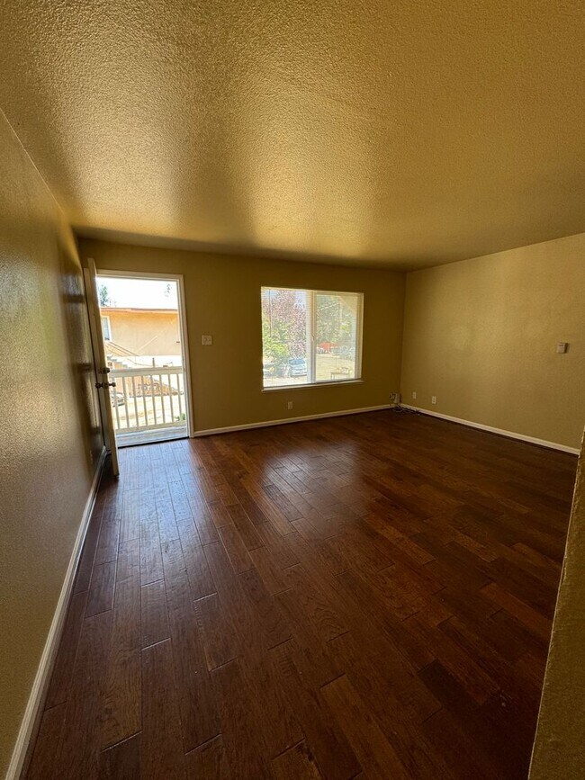 Building Photo - 33 Deering Ct
