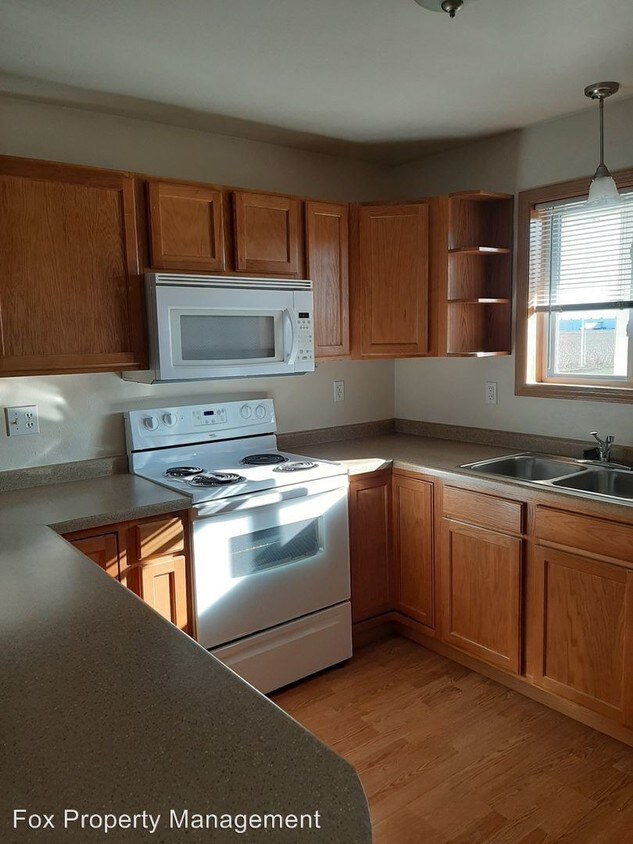 Primary Photo - 1509-1510 Cedar Dr NE