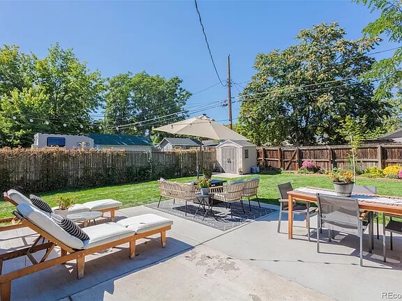 Building Photo - 3735 S Acoma St