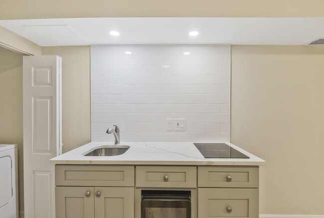 Building Photo - 5716 Osprey Ct