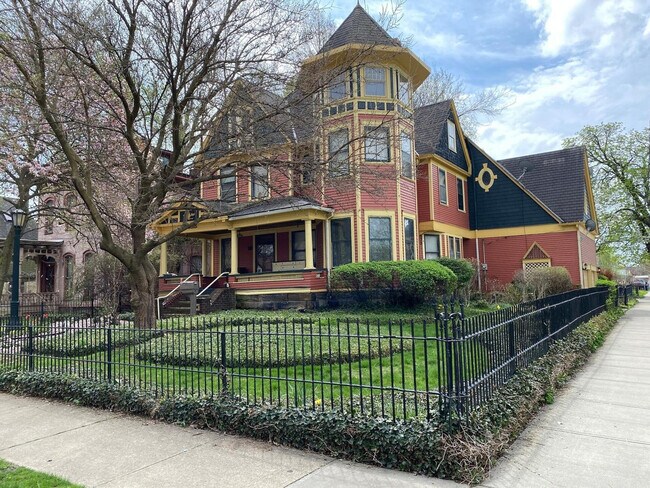 Building Photo - 3515 Archwood Ave