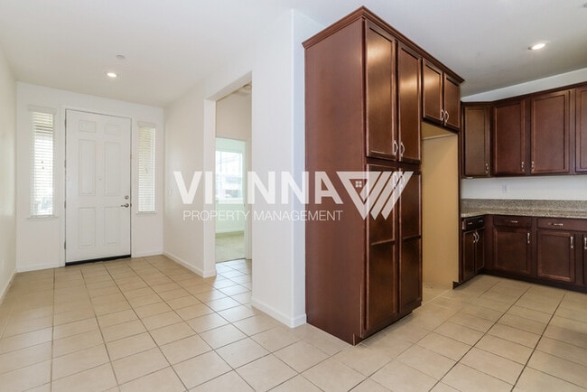 Building Photo - SINGLE STORY HOME IN ROSEVILLE!!!