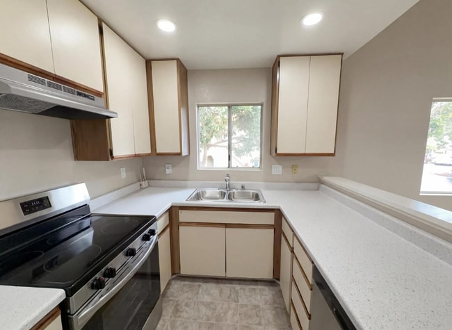 Building Photo - 11231 Avenida De Los Lobos