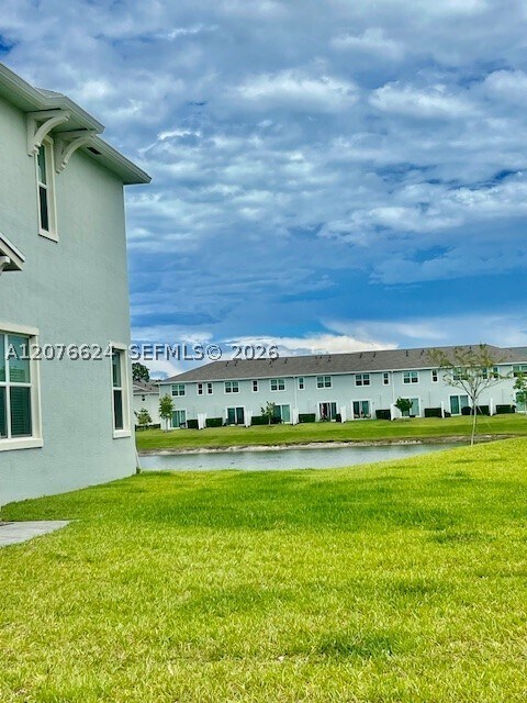 Foto del edificio - 871 SE grovebush Ln