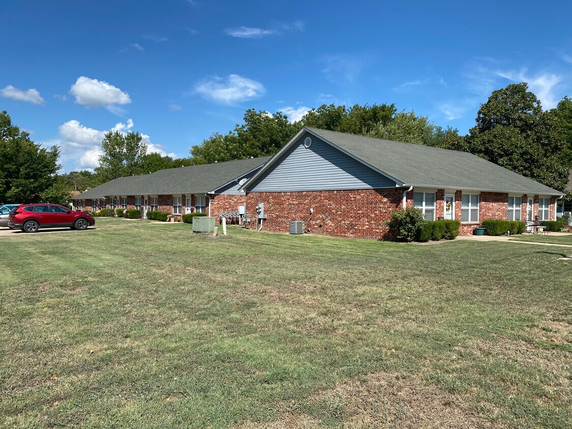Dewey property - 511 E 4th St