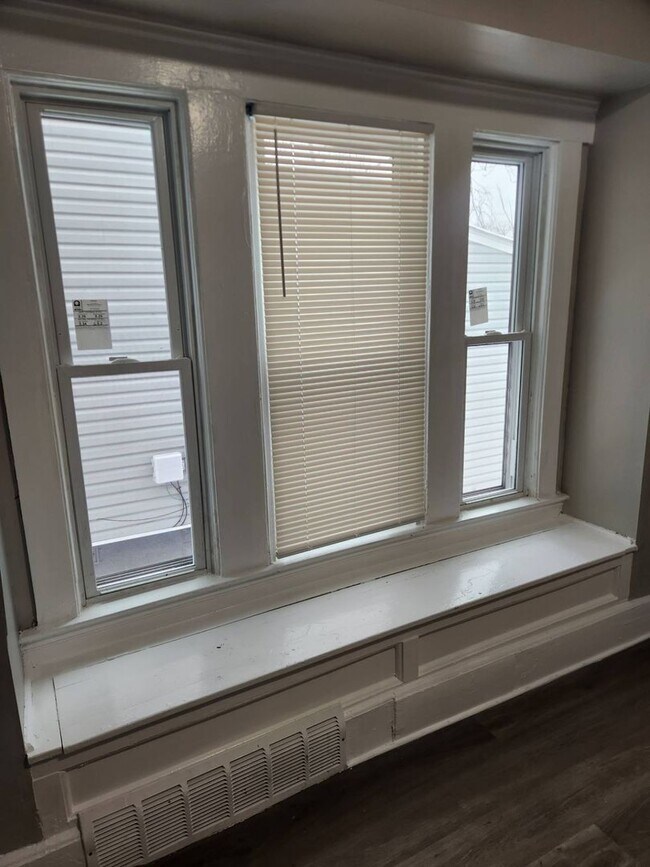 Foto del edificio - 9720 Denison Ave