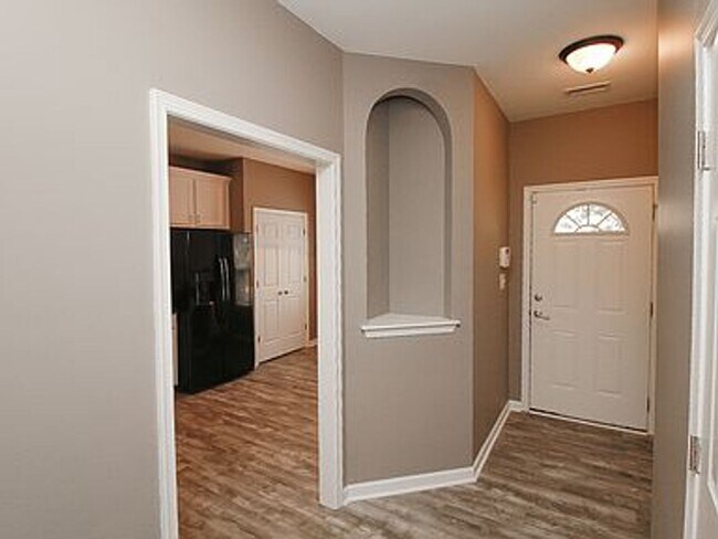 Foto del edificio - Gorgeous 2 Bedroom/2 Bath Townhome
