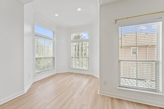 Building Photo - 208 Hawthorne St