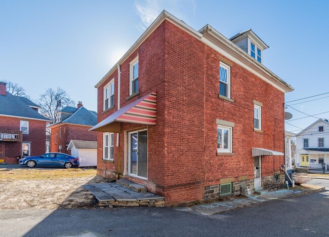 Building Photo - Beautiful Brick 2 -Story