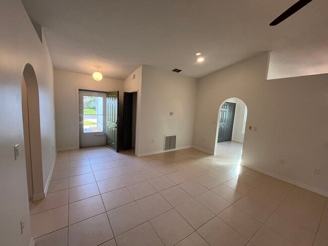 Front door entrance - 8502 Ivanhoe Dr