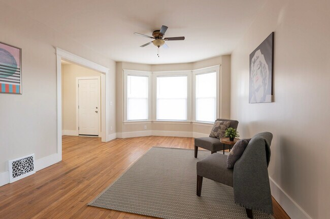 Living room - 1137 W Euclid St