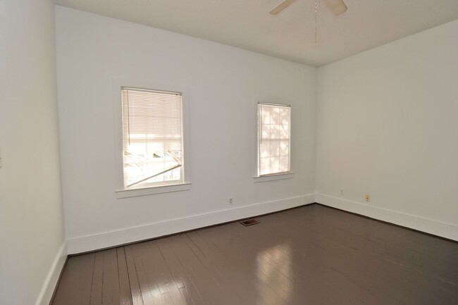 Foto del edificio - 2 bed/1 bath duplex near downtown Columbia