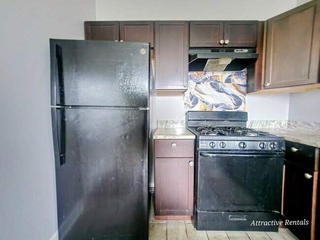 Foto del edificio - 3116 W 61st St