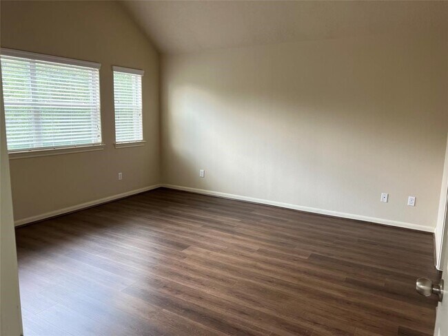 Foto del edificio - 1720 Tornado