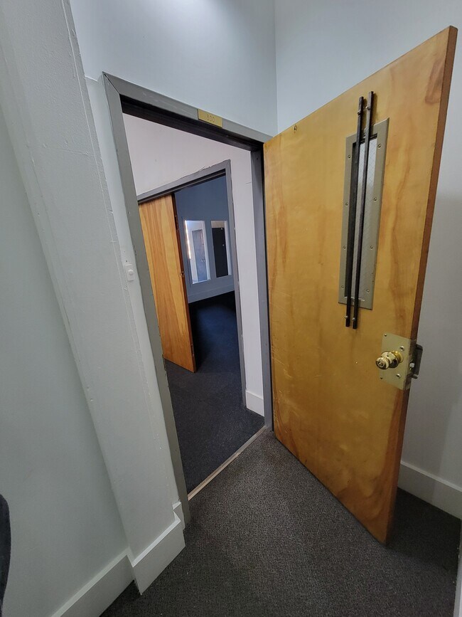 Foto del edificio - 122 N 3rd St