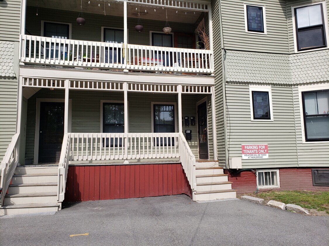 main entrance - 104 High St