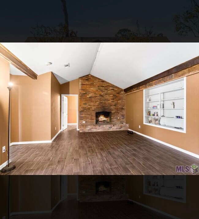 Living room - 12440 Parkwood Dr