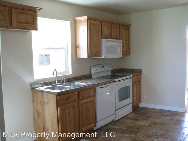 Building Photo - 2 br, 1 bath House - 469 S Goshen St.