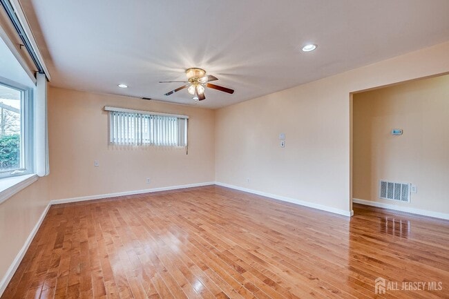 Foto del edificio - 174 Winthrop Rd