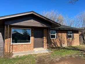 Building Photo - 5813 NW Elm Ave