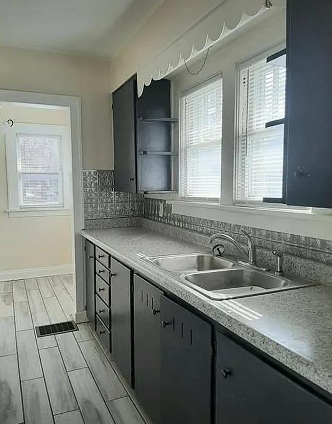 Building Photo - 3 Bedroom, 1 Bathroom Home