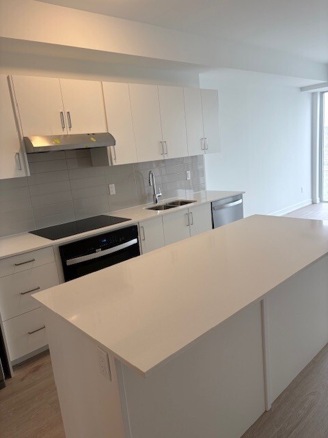 Photo du bâtiment - Brand New 2 Bed, 2 Bath Condo Near Clarkso...