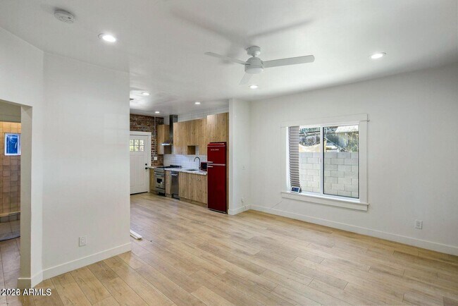 Foto del edificio - 912 E Roosevelt St