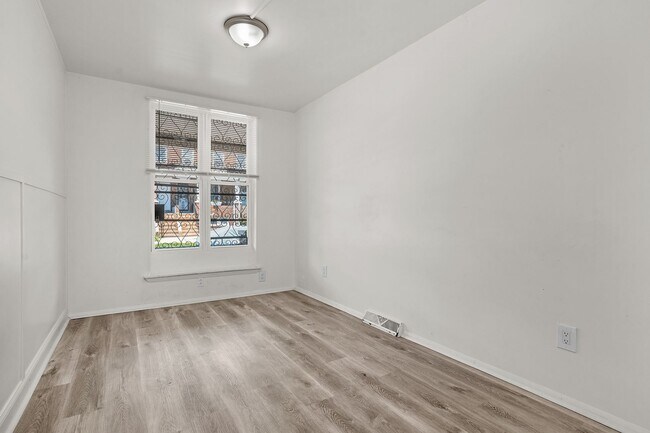 Foto del edificio - 2335 Lauretta Ave
