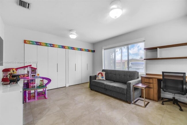 Foto del edificio - 6120 SW 93rd Ave
