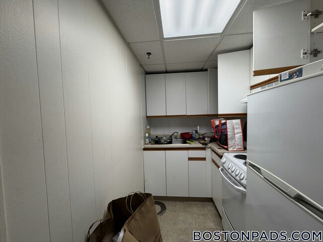 Building Photo - 62 Boylston St