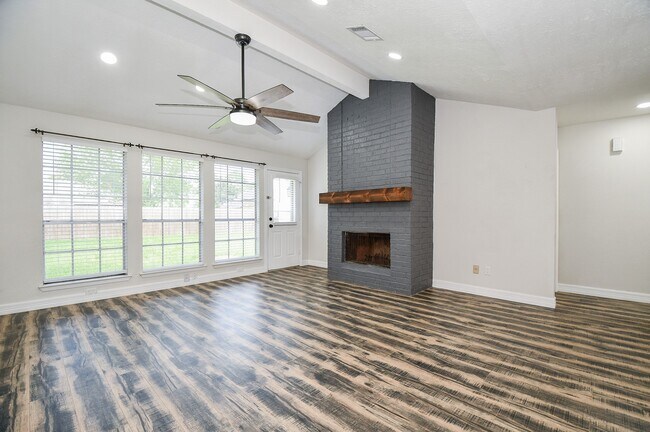 Foto del edificio - 13910 Bonnercrest Dr