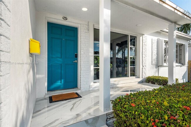 Building Photo - 1545 Normandy Dr