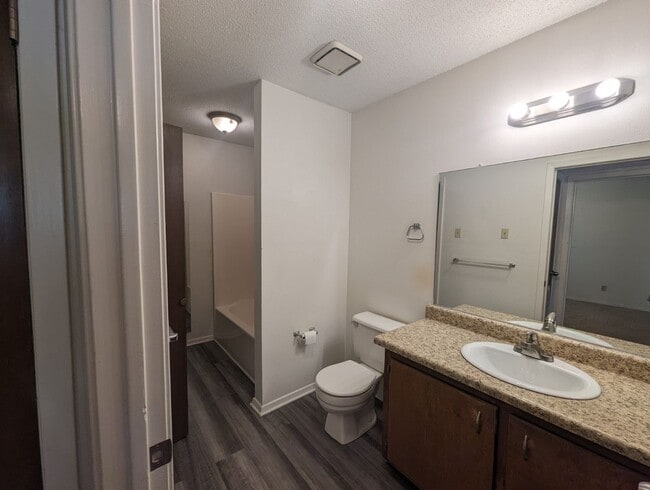 Building Photo - 1 Bedroom/1 Bathroom Apartment in Batesville