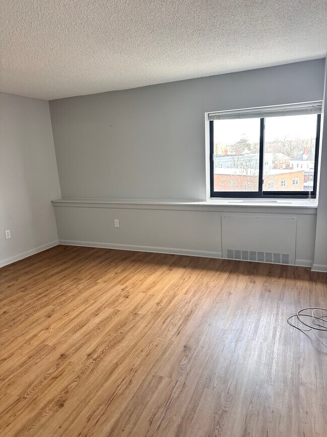 Foto del edificio - 300 Lynn Shore Dr