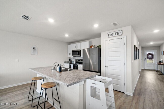 Building Photo - 4873 Shurer Ln