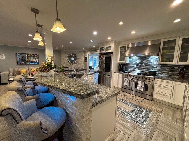 Foto del edificio - 17010 Via Los Caballeros