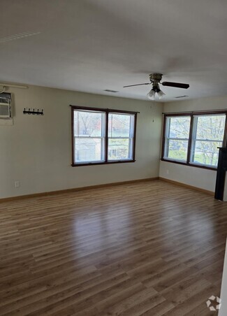 Building Photo - 310 Cottage Ct