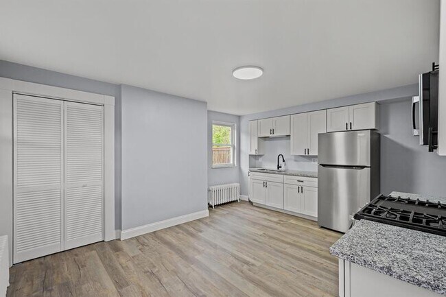 Building Photo - 1821 Westmont Ave