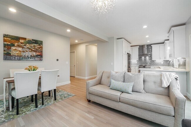 Foto del edificio - 331 Savin Hill Ave