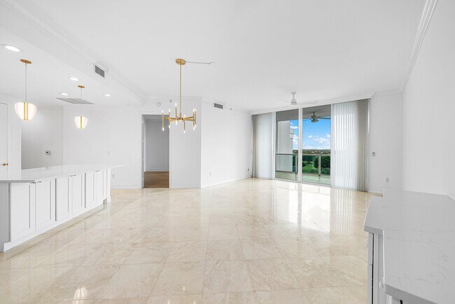 Building Photo - 550 SE Mizner Blvd