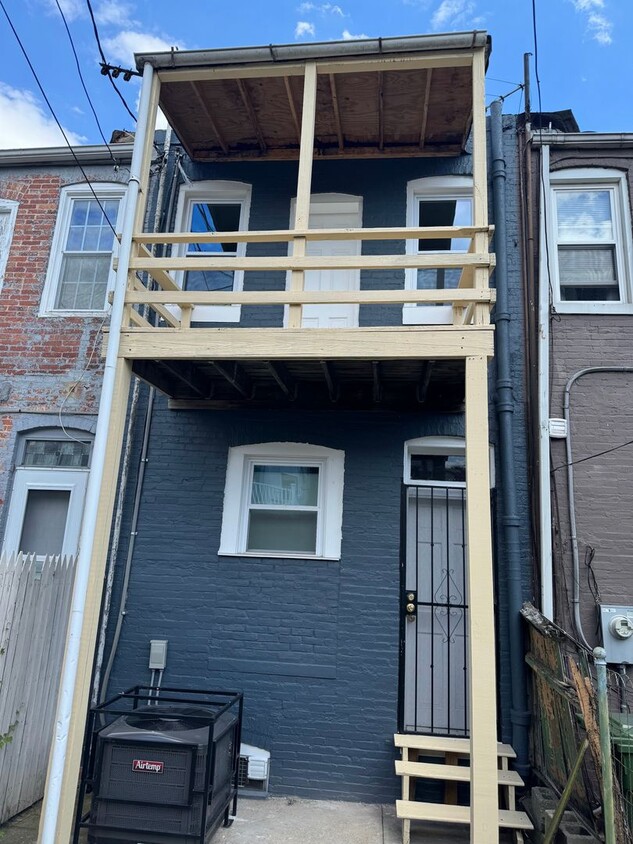 Building Photo - Newly Renovated 2 Bedroom in Baltimore Cit...