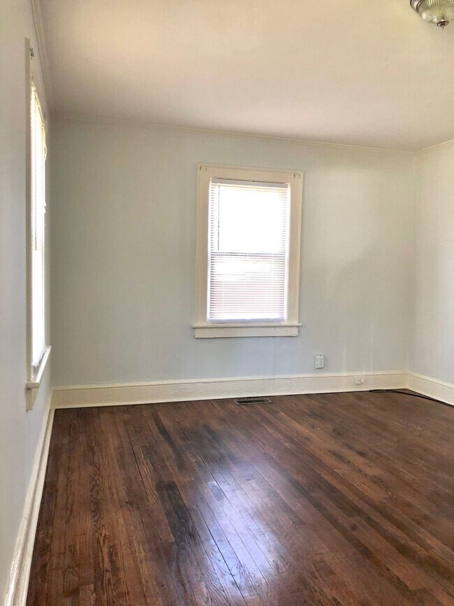 Foto del edificio - Adorable Bungalow with 2BR/1BA in Greer - desirable neighborhood in Greenville County - close to ...
