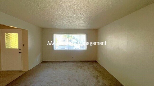 Foto del edificio - Concord  2 bedroom 1 bath townhome close t...