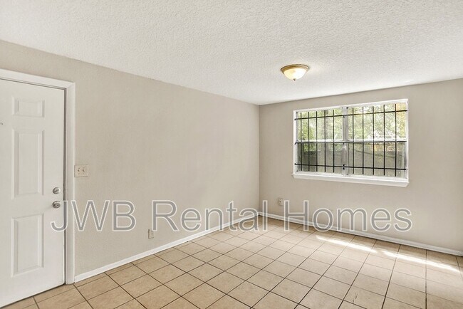 Foto del edificio - 1580 W 19th St