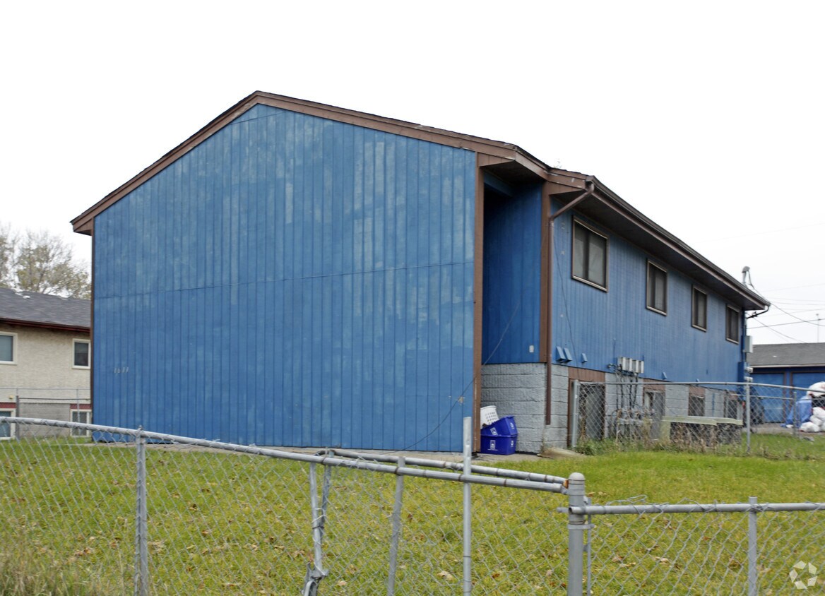 Building Photo - 1611 Sloan St