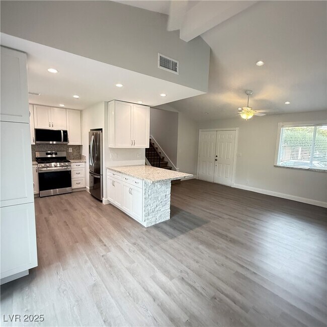 Foto del edificio - 508 Woodcrest Ct