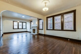 Building Photo - 609 E Warrington Ave
